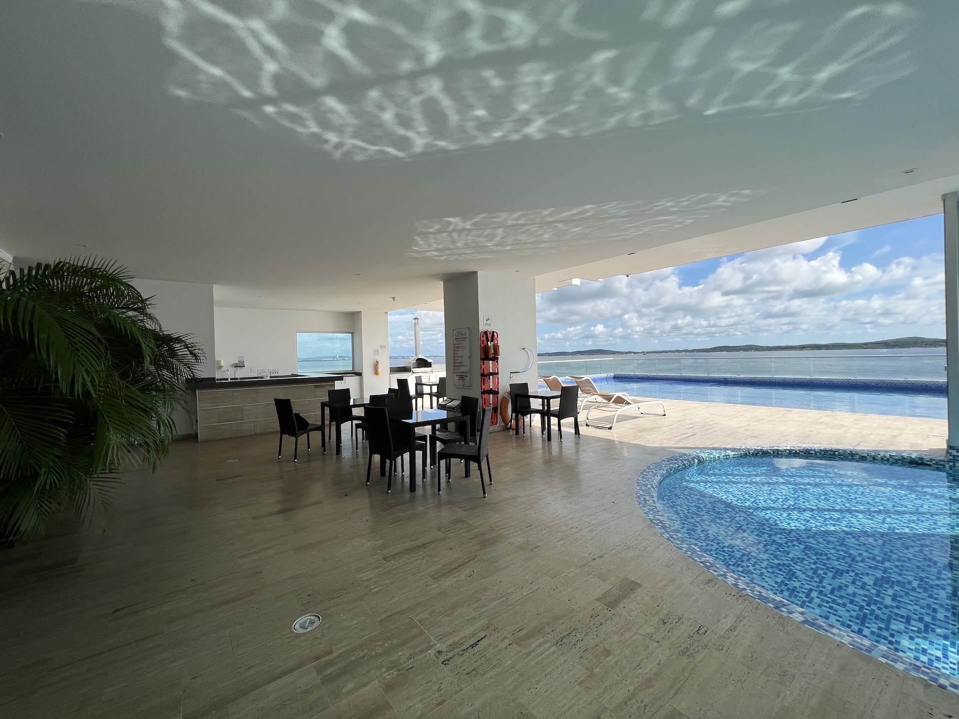 CARTAGENA – Castillogrande Exclusive beachfront family 3 bedroom apartment –