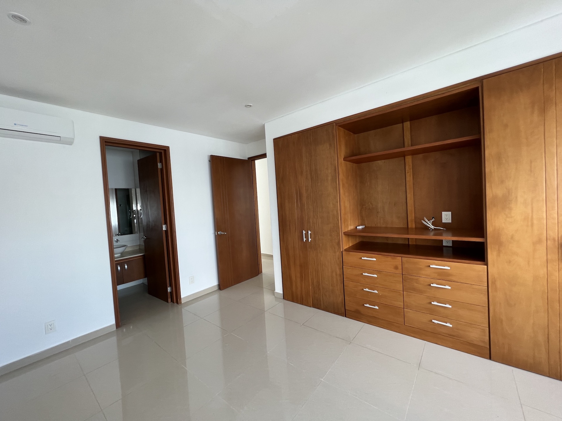 CARTAGENA – Castillogrande Exclusive beachfront family 3 bedroom apartment –