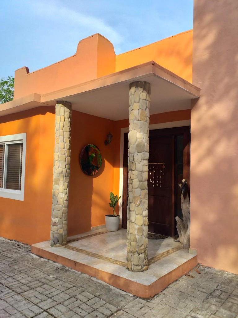 PANAMA ISLA SABOGA CASA DE PLAYA FRENTE AL MAR VILLA LAS OLAS EN VENTA