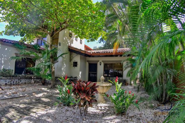 House for rent in Surfside, just 300 meters away from the beach