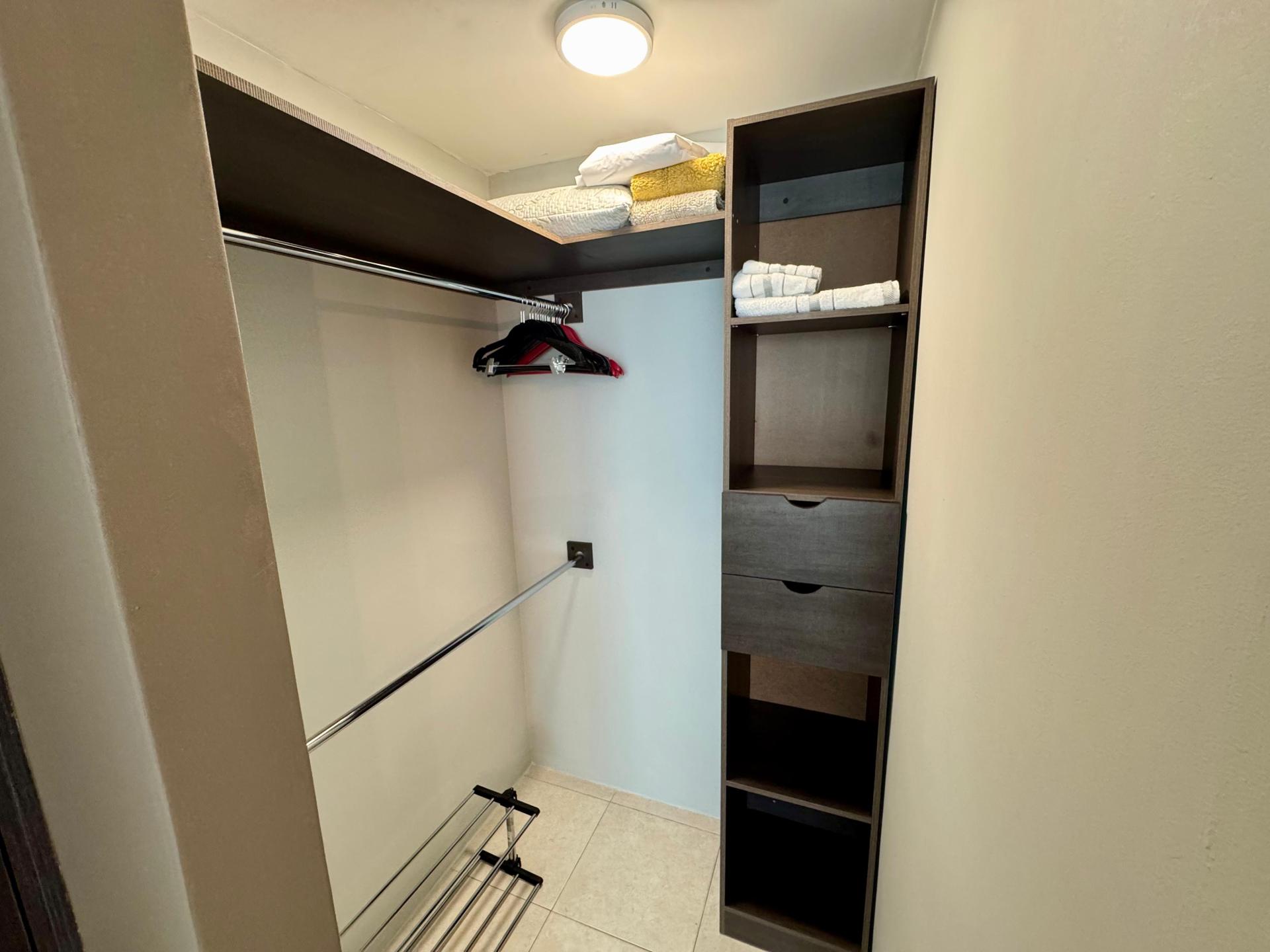 ELEGANTE APARTAMENTO AMOBLADO EN PH TERRAMAR VÍA ISRAEL