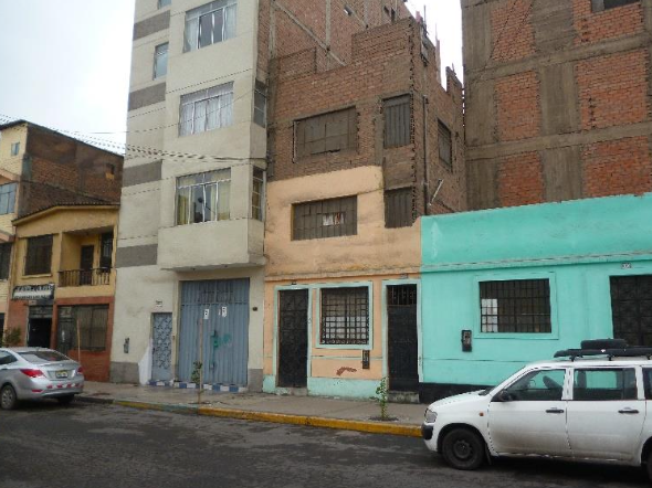 LIMA LA VICTORIA BARRIOS ALTOS CASA BIEN UBICADA ZONA MIXTA EN VENTA