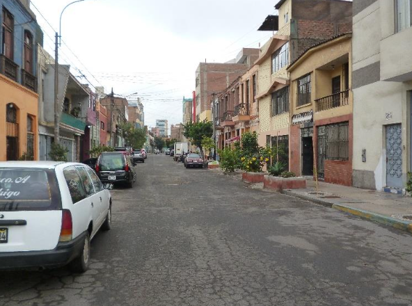 LIMA LA VICTORIA BARRIOS ALTOS CASA BIEN UBICADA ZONA MIXTA EN VENTA