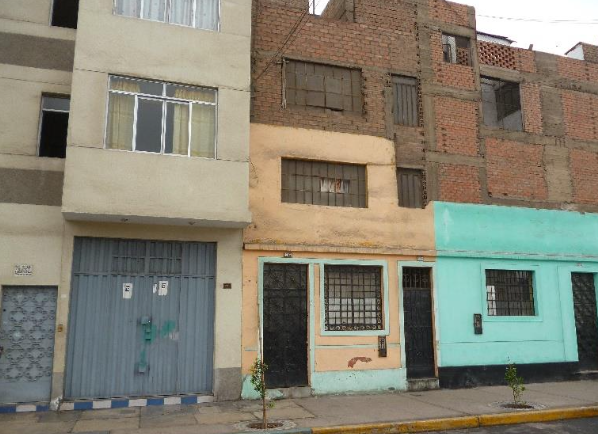 LIMA LA VICTORIA BARRIOS ALTOS CASA BIEN UBICADA ZONA MIXTA EN VENTA