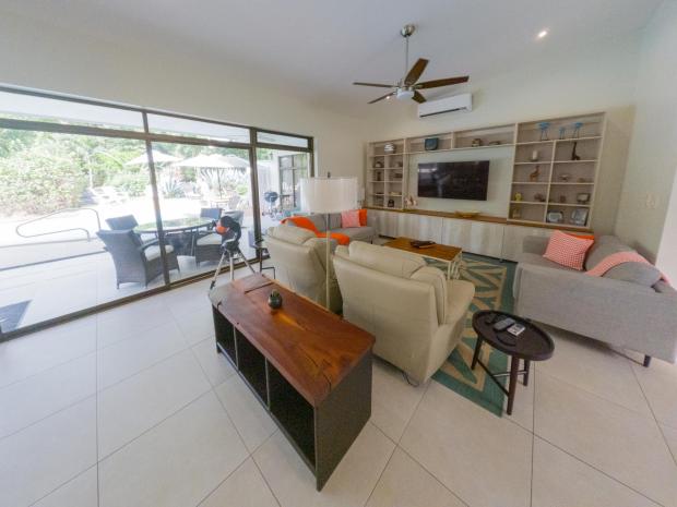 Casa Brillante, Luxury 3-bed home located in gated community less than 5 minutes away from the beach