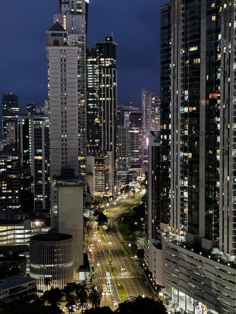 PENTHOUSE CERCA DEL PARQUE URRACA, CIUDAD DE PANAMÁ, PH MARINA PARK, ESPECTACULARES VISTAS A LA CIUDAD, 3 HABITACIONES