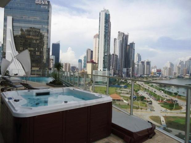 PENTHOUSE PH WHITE AV BALBOA 3 BDR SEA VIEW