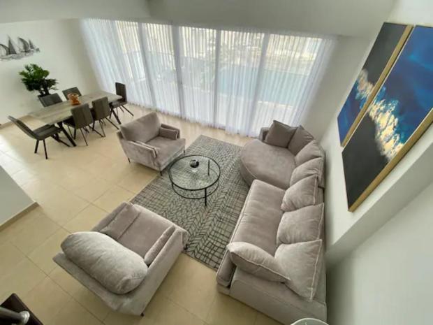 PENTHOUSE PH WHITE AV BALBOA 3 BDR SEA VIEW