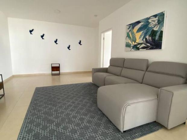 PENTHOUSE PH WHITE AV BALBOA 3 BDR SEA VIEW