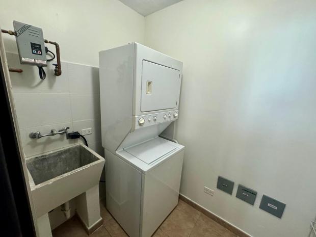 APPARTEMENT À VENDRE À BAYFRONT – EMPLACEMENT PRIVILÉGIÉ SUR L’AVENUE BALBOA AVEC VUE SUR LA MER
