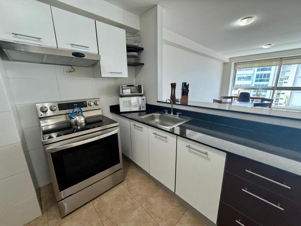 APPARTEMENT À VENDRE À BAYFRONT – EMPLACEMENT PRIVILÉGIÉ SUR L’AVENUE BALBOA AVEC VUE SUR LA MER