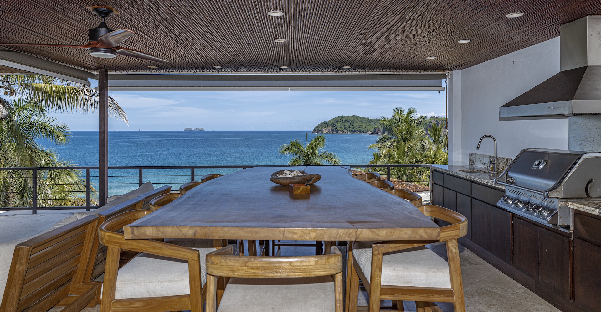 Casa Nautilus, 4 bedroom beachfront home in Playa Flamingo