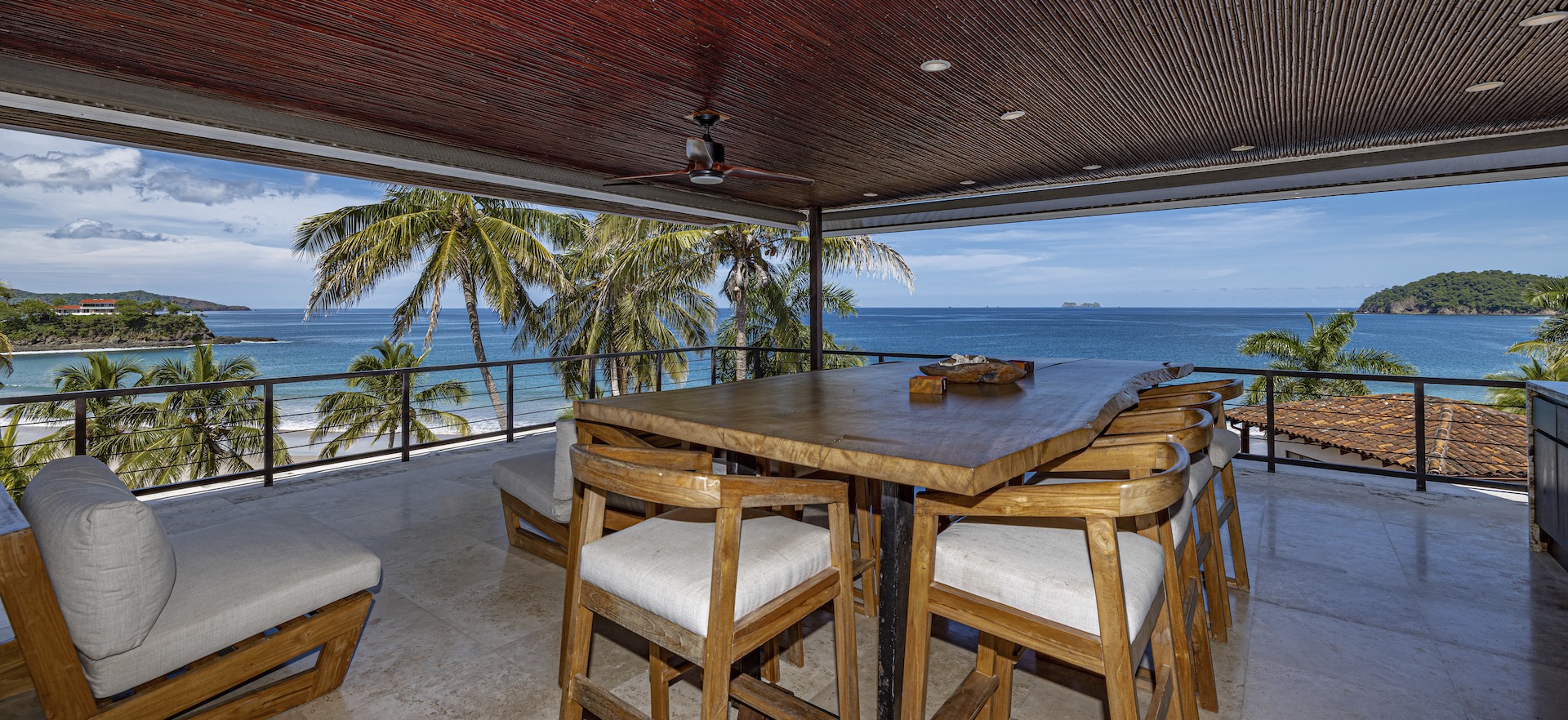 Casa Nautilus, 4 bedroom beachfront home in Playa Flamingo