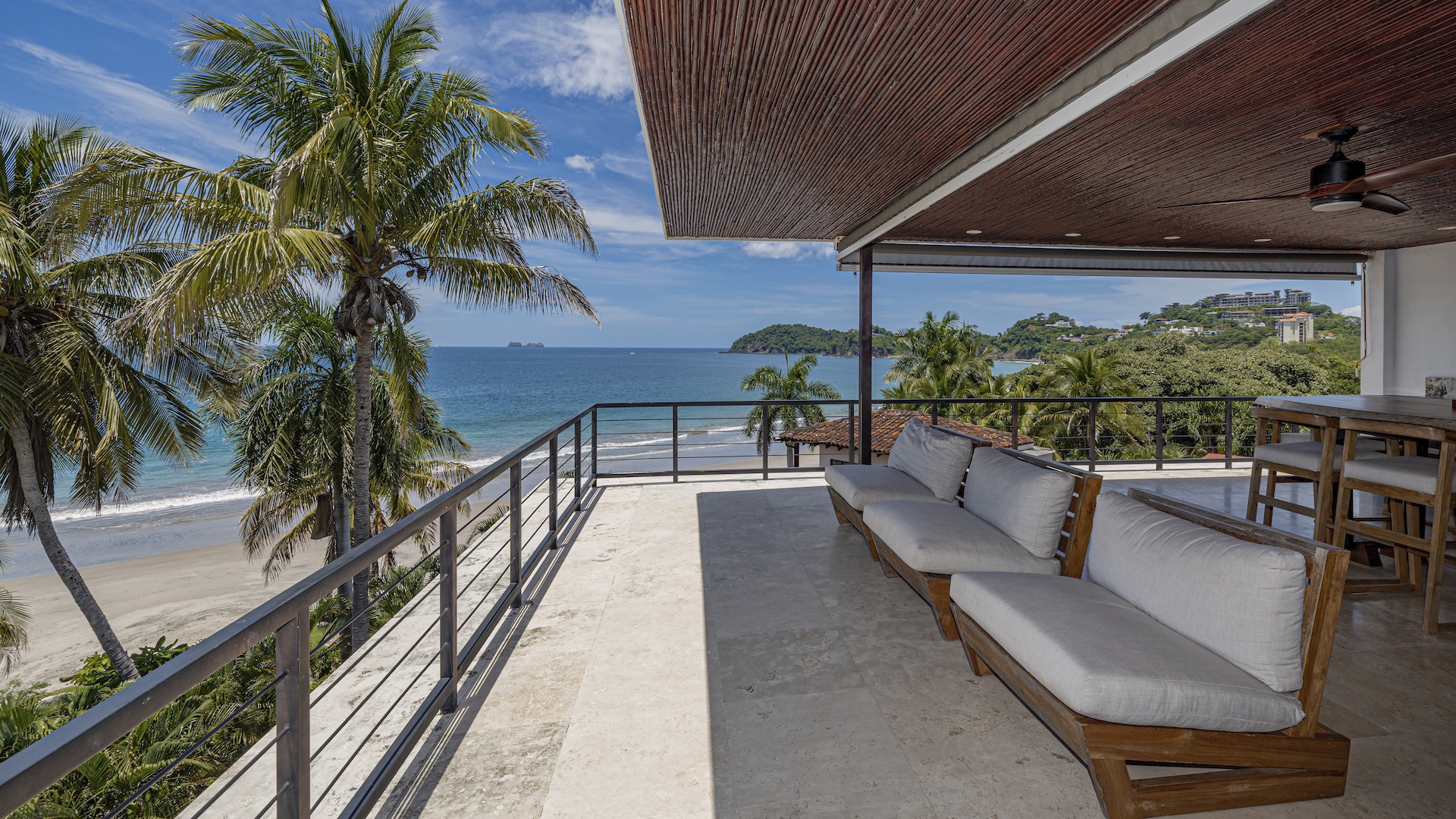 Casa Nautilus, 4 bedroom beachfront home in Playa Flamingo