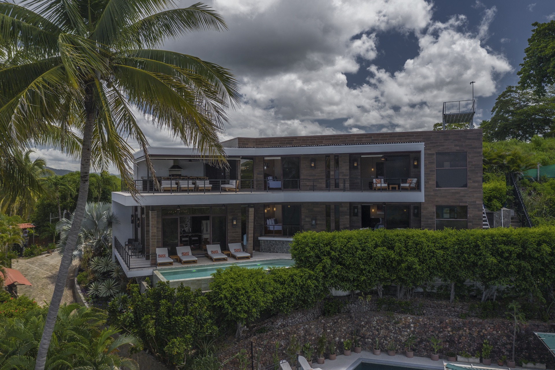 Casa Nautilus, 4 bedroom beachfront home in Playa Flamingo