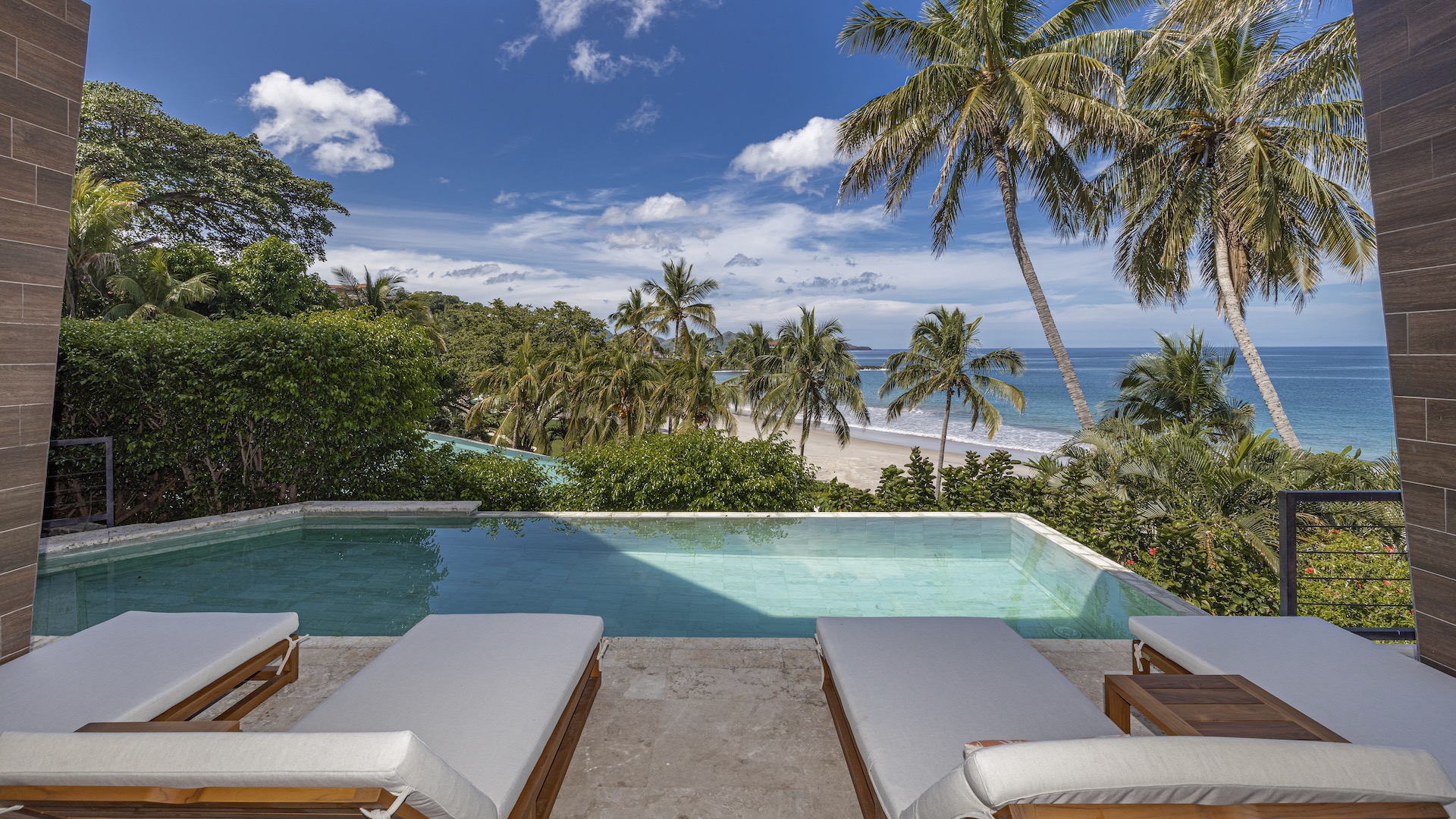 Casa Nautilus, 4 bedroom beachfront home in Playa Flamingo