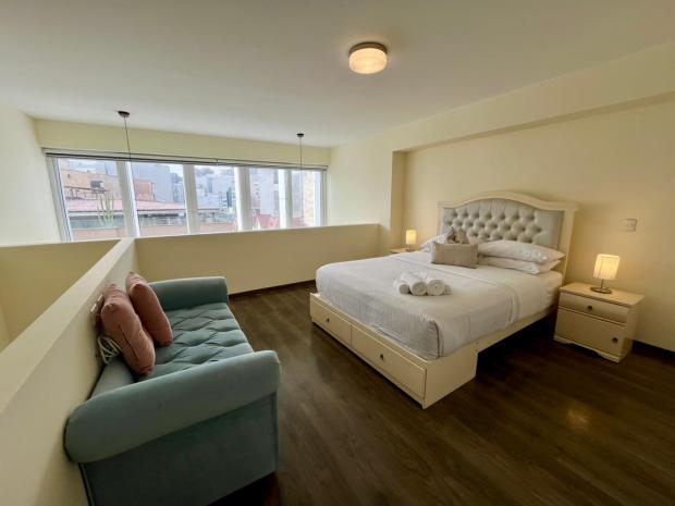 Élégant duplex 1 chambre à Miraflores avec fenêtres insonorisées à vendre