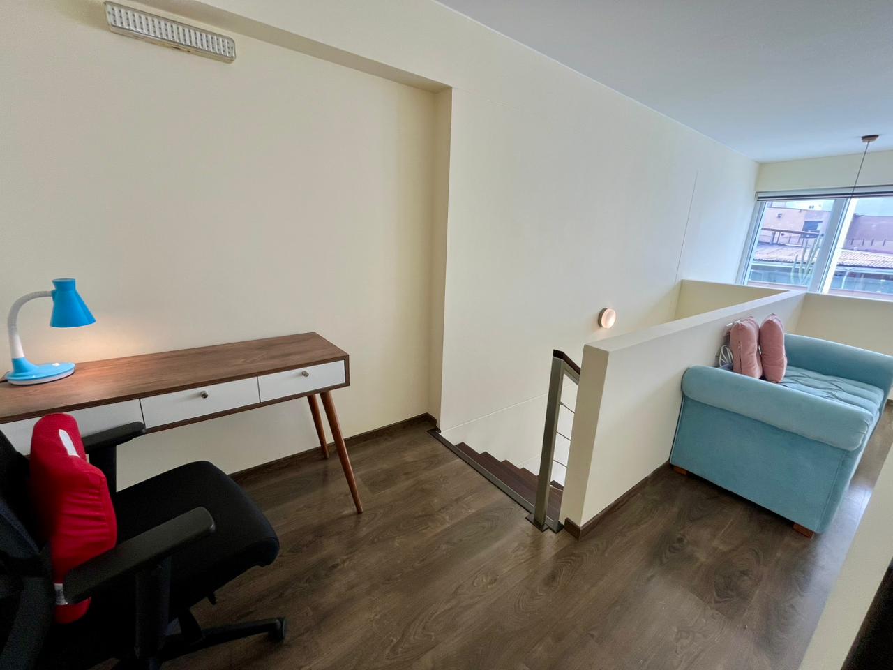 ELEGANTE DUPLEX 1HAB EN MIRAFLORES CON VENTANAS CONTRA RUIDO EN VENTA