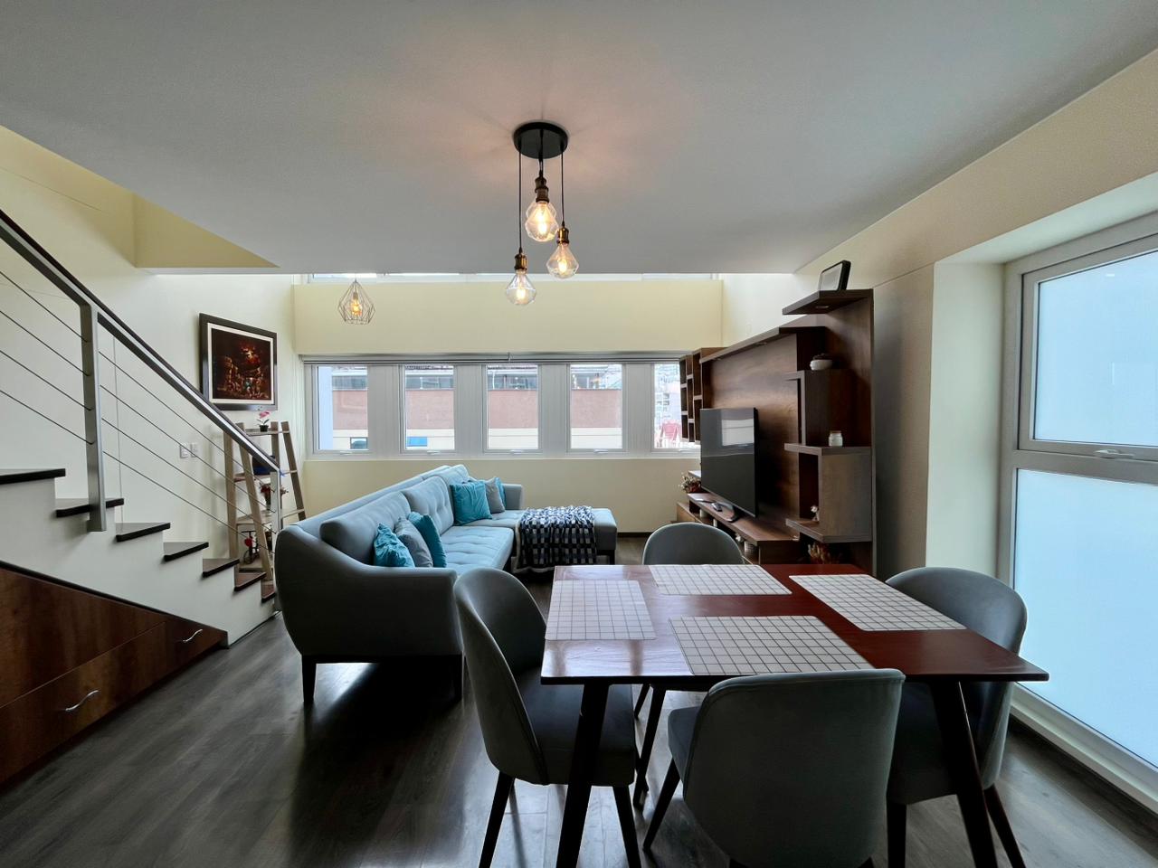 ELEGANTE DUPLEX 1HAB EN MIRAFLORES CON VENTANAS CONTRA RUIDO EN VENTA