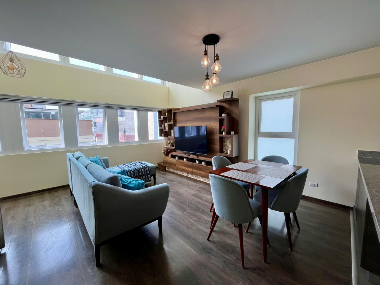 ELEGANTE DUPLEX 1HAB EN MIRAFLORES CON VENTANAS CONTRA RUIDO EN VENTA