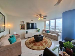 La%20Ensenada%2C%20Av.%20Balboa%2C%203%20habitaciones%2C%203%20ba%C3%B1os%2C%20vista%20a%20la%20Bah%C3%ADa%2C%20frente%20a%20la%20cinta%20costera.