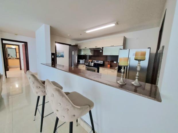 AV. BALBOA, OCEAN FRONT, LARGE AND BRIGHT, 2 BDR, VILLA DEL MAR