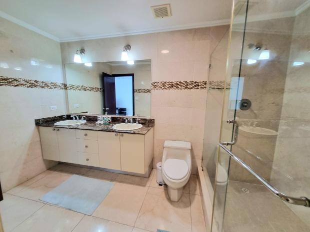 AV. BALBOA, OCEAN FRONT, LARGE AND BRIGHT, 2 BDR, VILLA DEL MAR