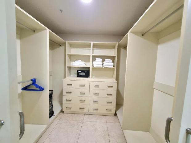 AV. BALBOA, OCEAN FRONT, LARGE AND BRIGHT, 2 BDR, VILLA DEL MAR