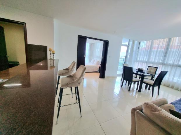 AV. BALBOA, OCEAN FRONT, LARGE AND BRIGHT, 2 BDR, VILLA DEL MAR