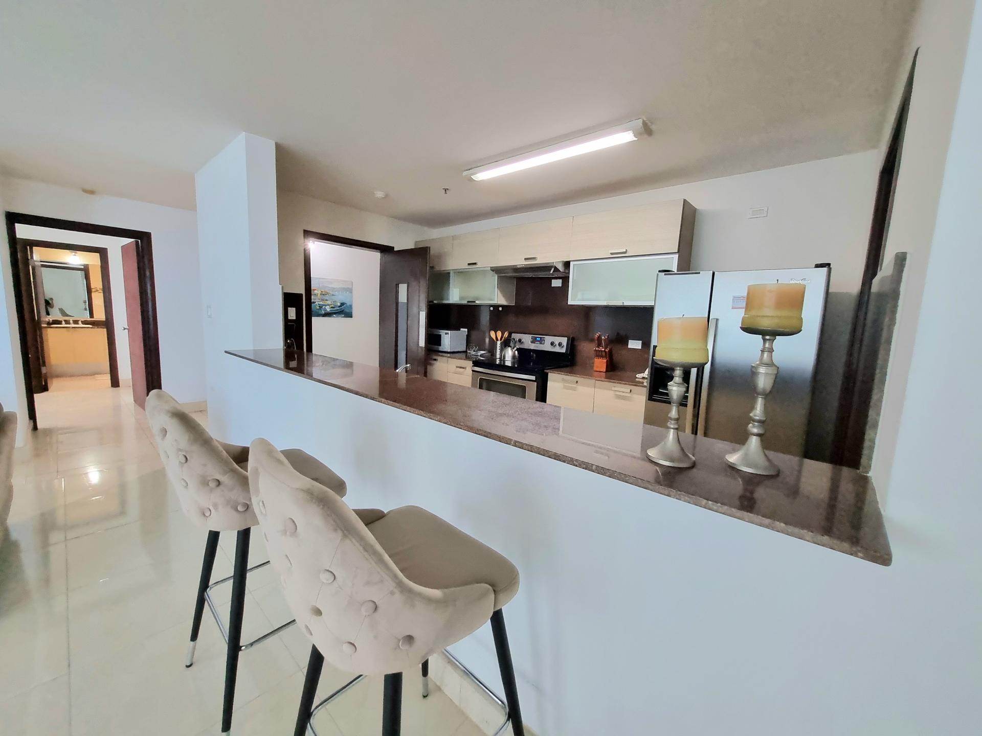 AV. BALBOA, OCEAN FRONT, LARGE AND BRIGHT, 2 BDR, VILLA DEL MAR