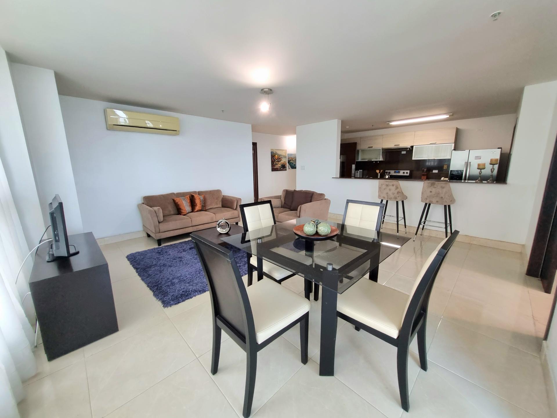 AV. BALBOA, OCEAN FRONT, LARGE AND BRIGHT, 2 BDR, VILLA DEL MAR