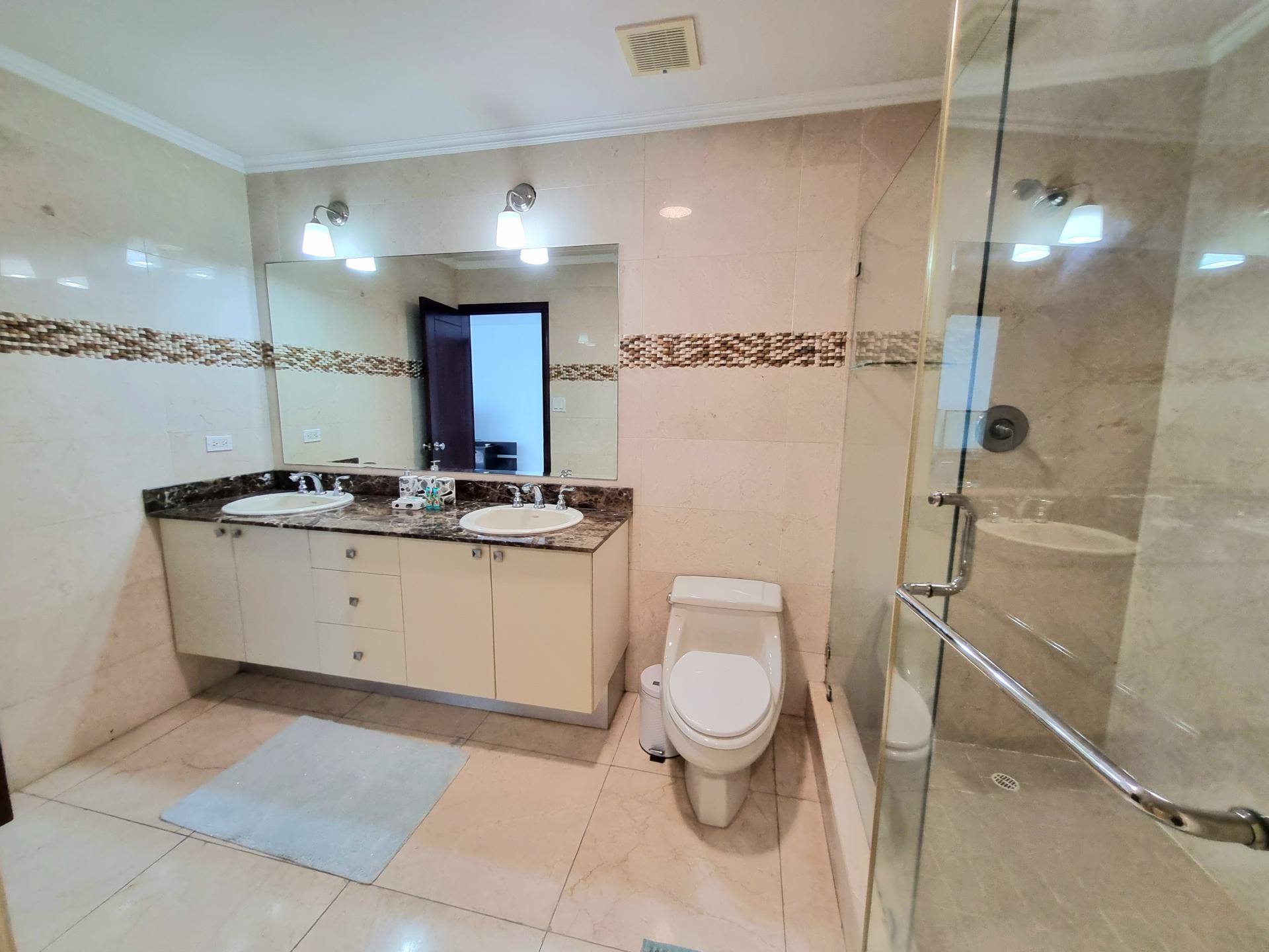 AV. BALBOA, OCEAN FRONT, LARGE AND BRIGHT, 2 BDR, VILLA DEL MAR