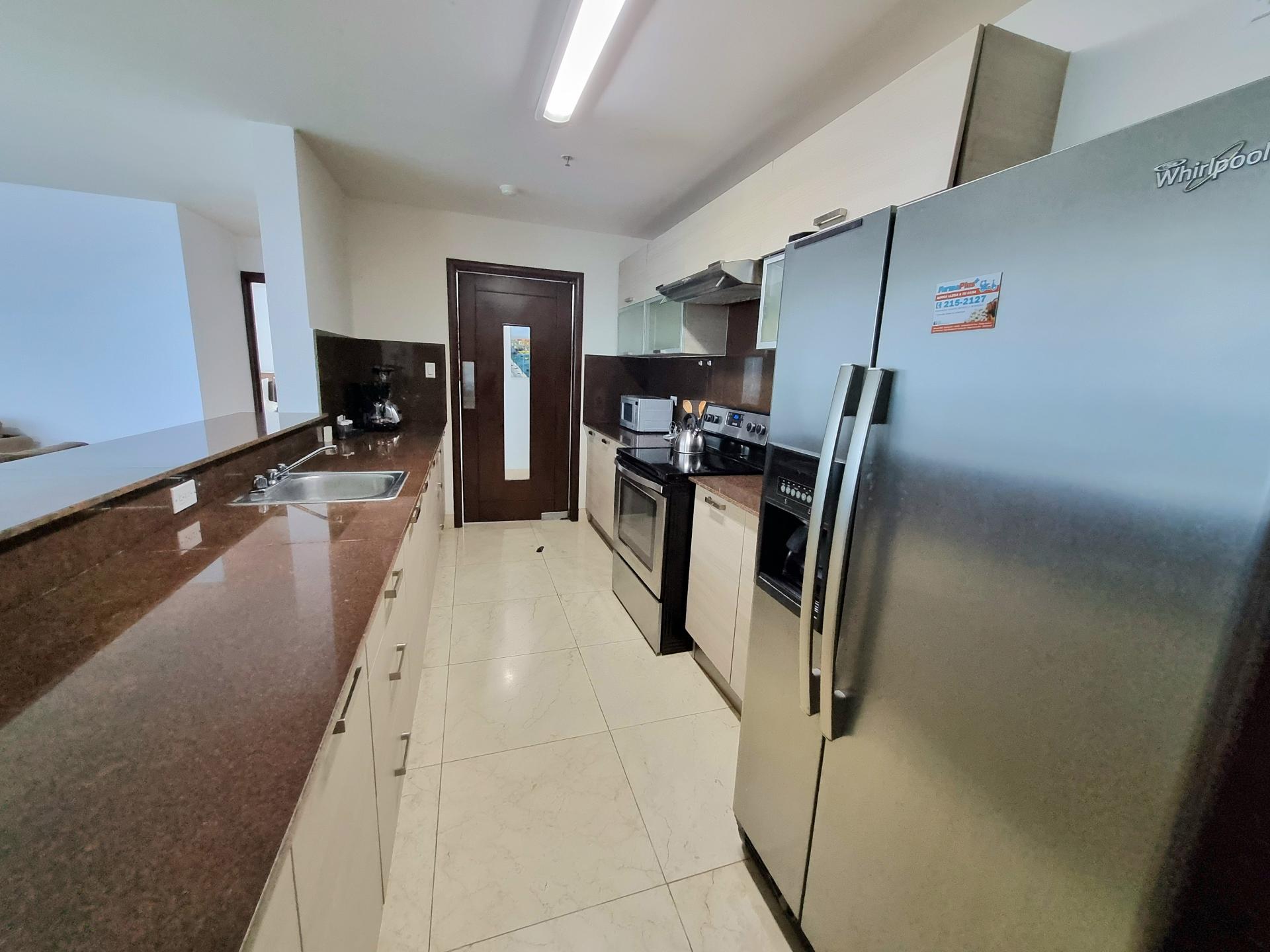 AV. BALBOA, OCEAN FRONT, LARGE AND BRIGHT, 2 BDR, VILLA DEL MAR