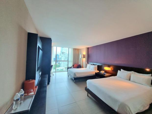 MEGAPOLIS HOTEL , DELUXE ROOM  WITH CITY VIEW, 2 BED,  AVENIDA BALBOA, PANAMA