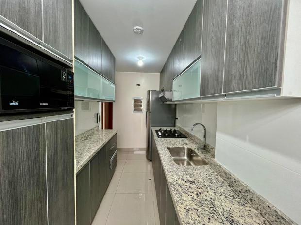GRAND APPARTEMENT AVEC 3 CHAMBRES ET 2 SALLES DE BAINS À SURQUILLO, LIMA, PÉROU À VENDRE
