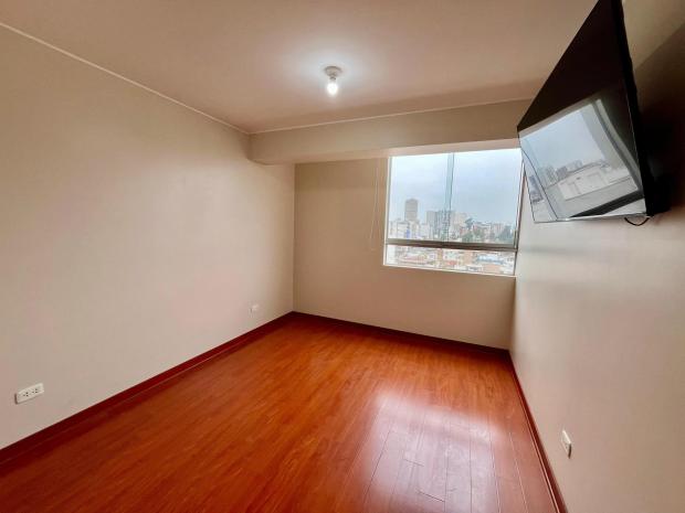 GRAND APPARTEMENT AVEC 3 CHAMBRES ET 2 SALLES DE BAINS À SURQUILLO, LIMA, PÉROU À VENDRE