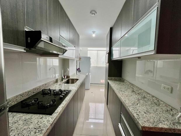 GRAND APPARTEMENT AVEC 3 CHAMBRES ET 2 SALLES DE BAINS À SURQUILLO, LIMA, PÉROU À VENDRE