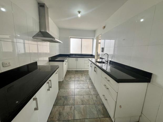 ESPACIOSO APARTAMENTO SIN AMOBLAR EN MIRAFLORES CON 2 HAB 2 BAÑOS PISO ALTO