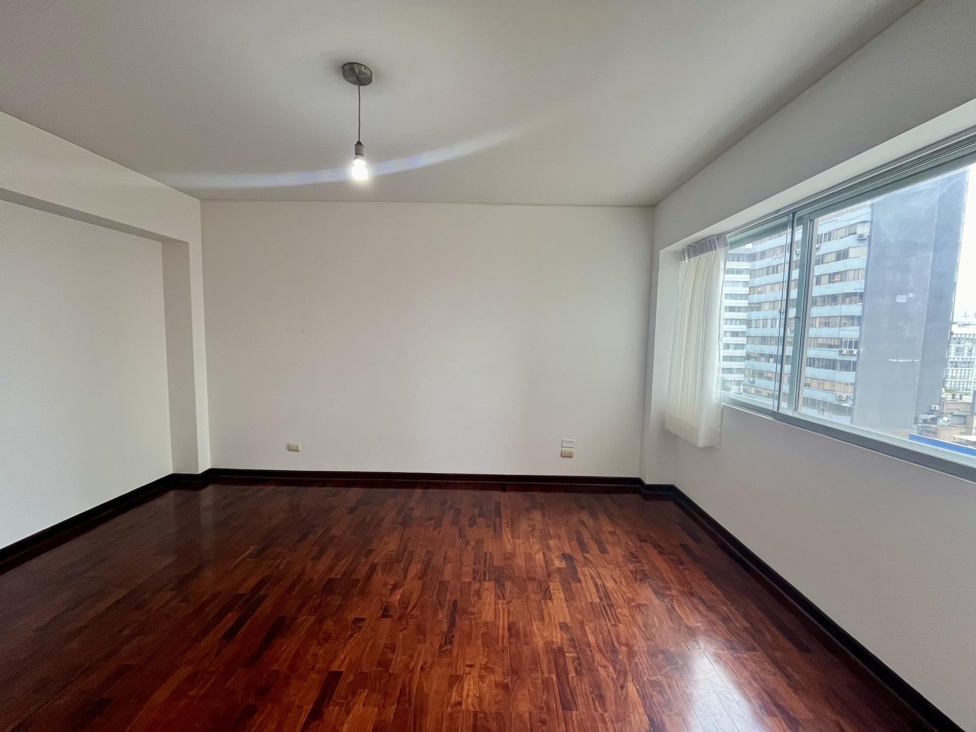 ESPACIOSO APARTAMENTO SIN AMOBLAR EN MIRAFLORES CON 2 HAB 2 BAÑOS PISO ALTO