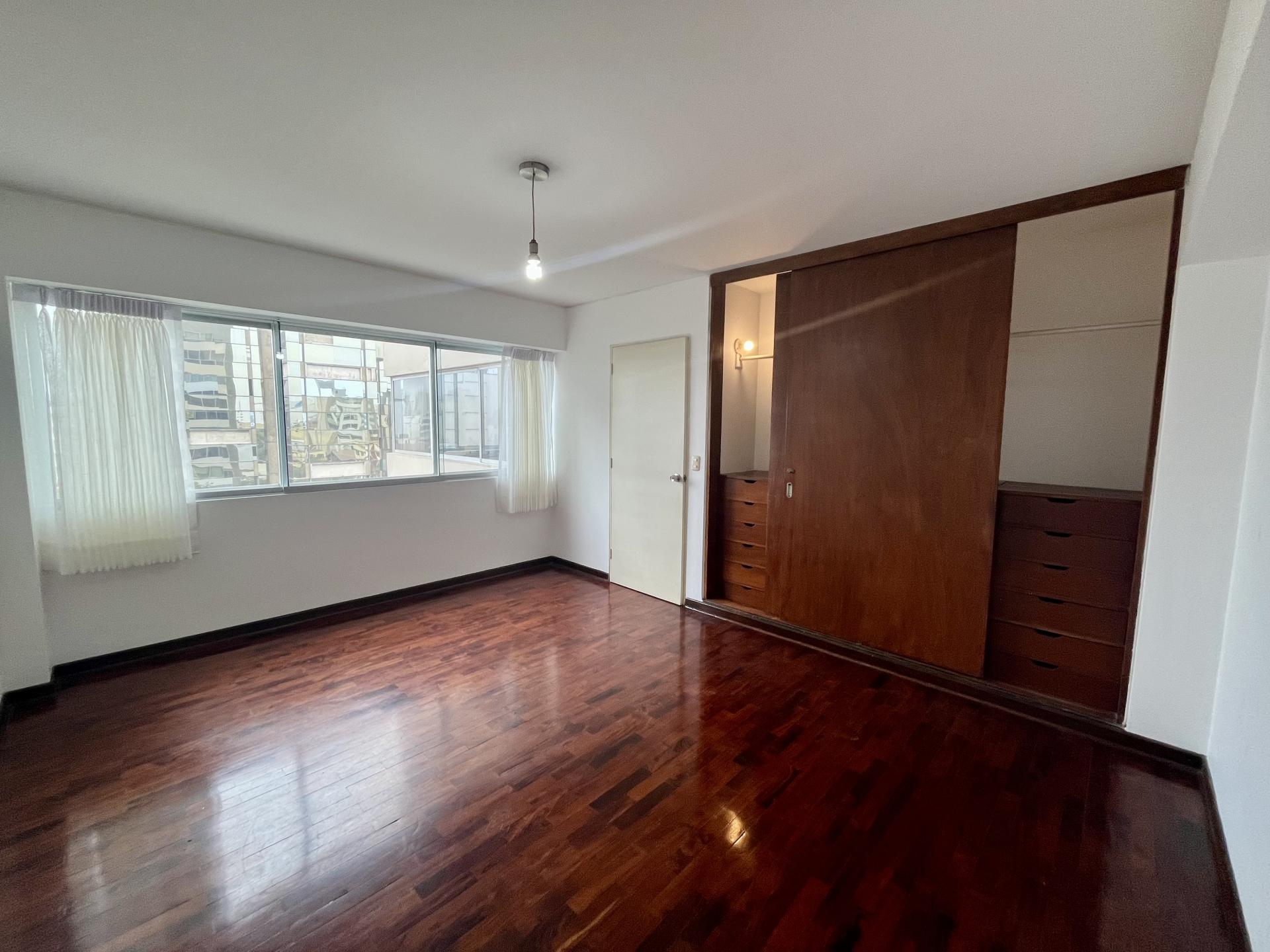 ESPACIOSO APARTAMENTO SIN AMOBLAR EN MIRAFLORES CON 2 HAB 2 BAÑOS PISO ALTO