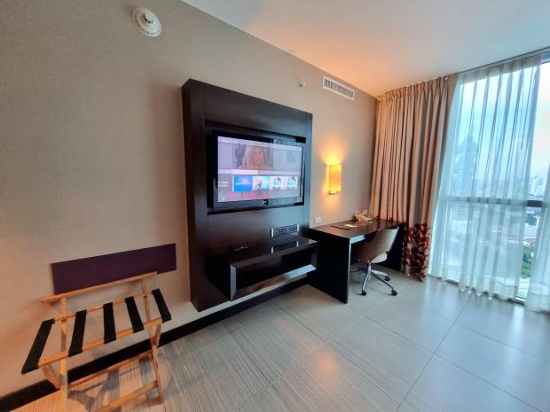 FANTASTIC SUITE ROOM WITH CITY VIEW AT MEGAPOLIS HOTEL