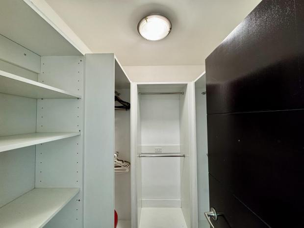Elegant apartment for sale on Balboa Avenue. Bayfront. 1 BDR; 1.5 baths.