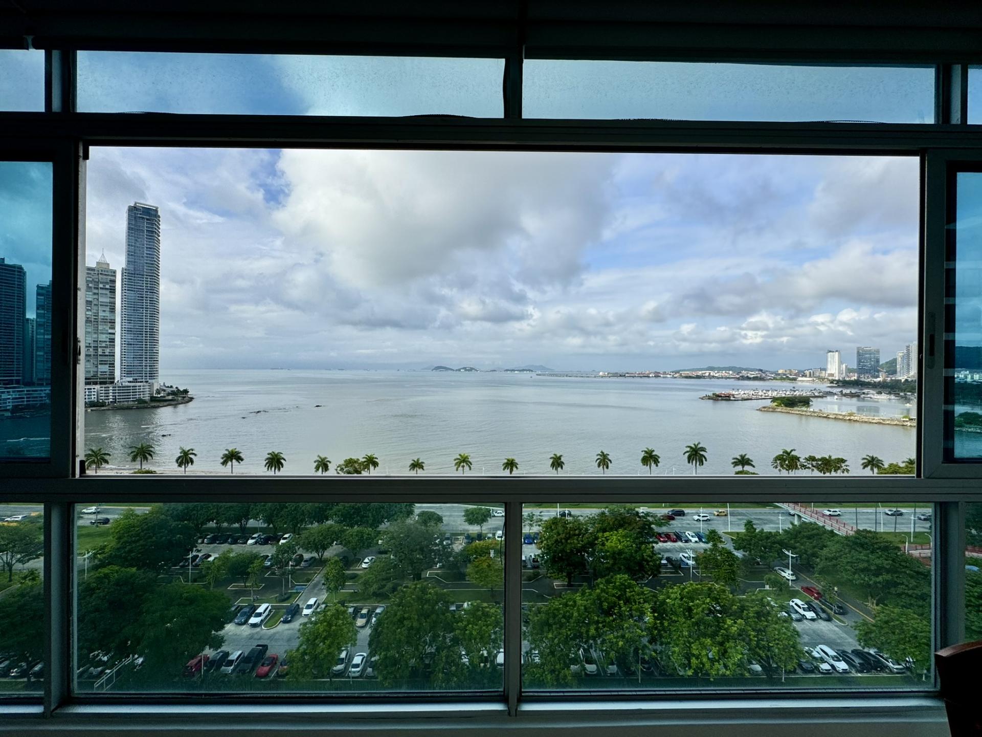 Elegante apartamento en venta en Bayfront en Av. Balboa 1 HAB; 1.5 baños