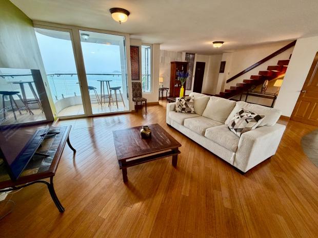 Oceanfront Penthouse at La Gaviota Avenida Balboa Panama