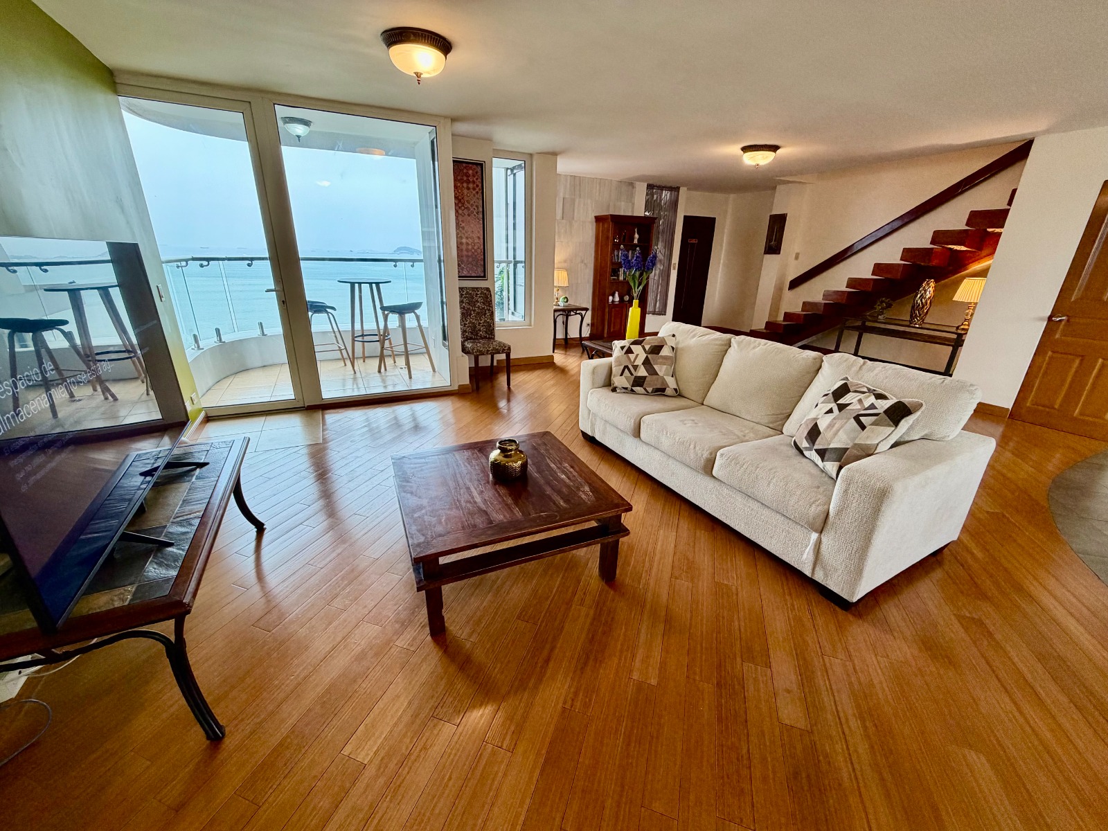 Oceanfront Penthouse at La Gaviota Avenida Balboa Panama