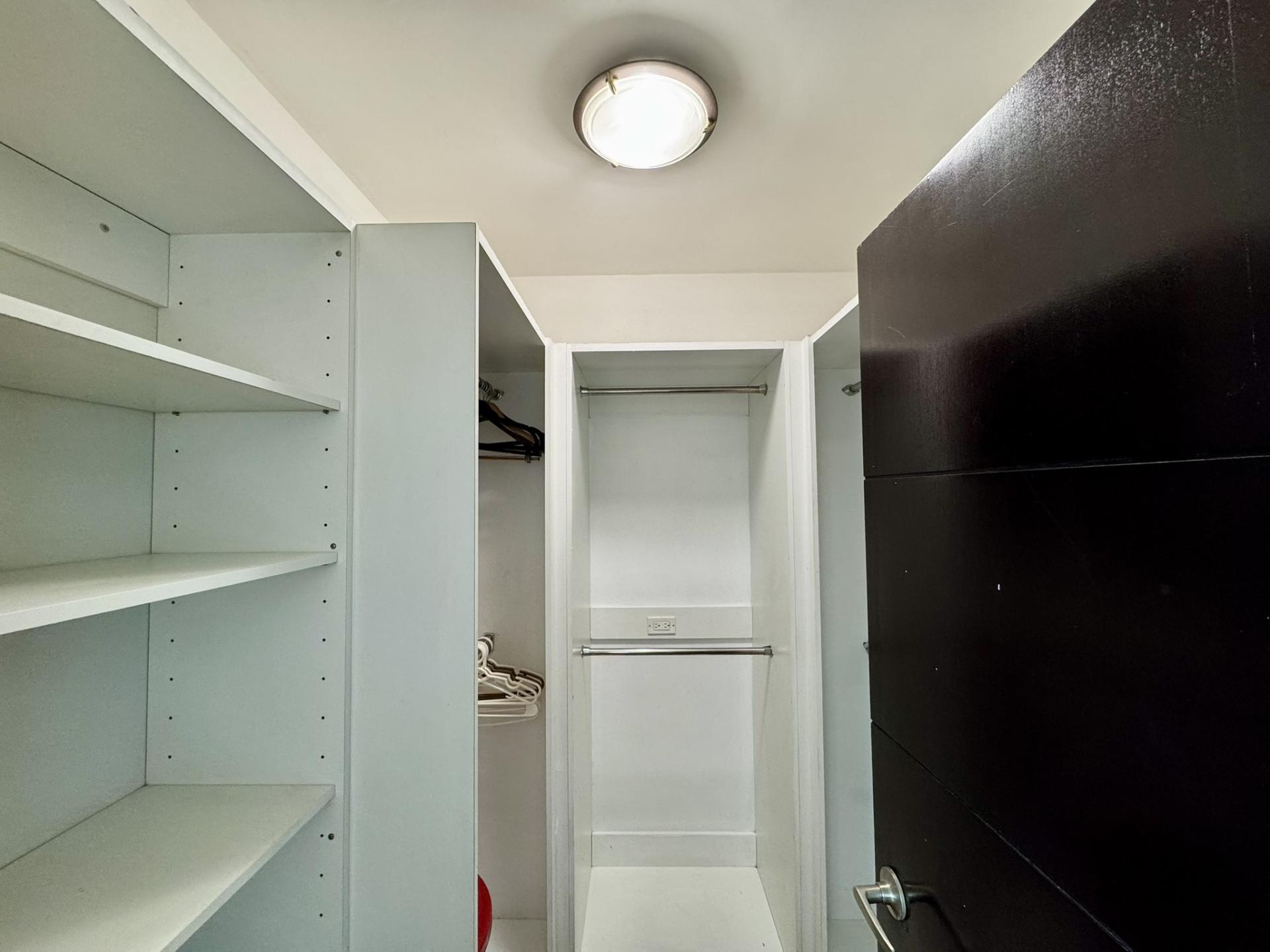 AV. BALBOA,  BAYFRONT TOWER, 1 BDR,  OCEAN VIEW,  ELEGANT DESIGN