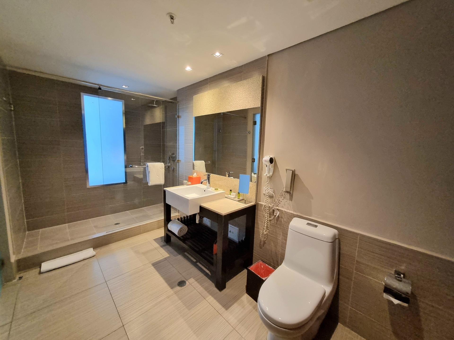 EN VENTA LUJOSA HABITACIÓN HOTELERA CON VISTA A LA CIUDAD