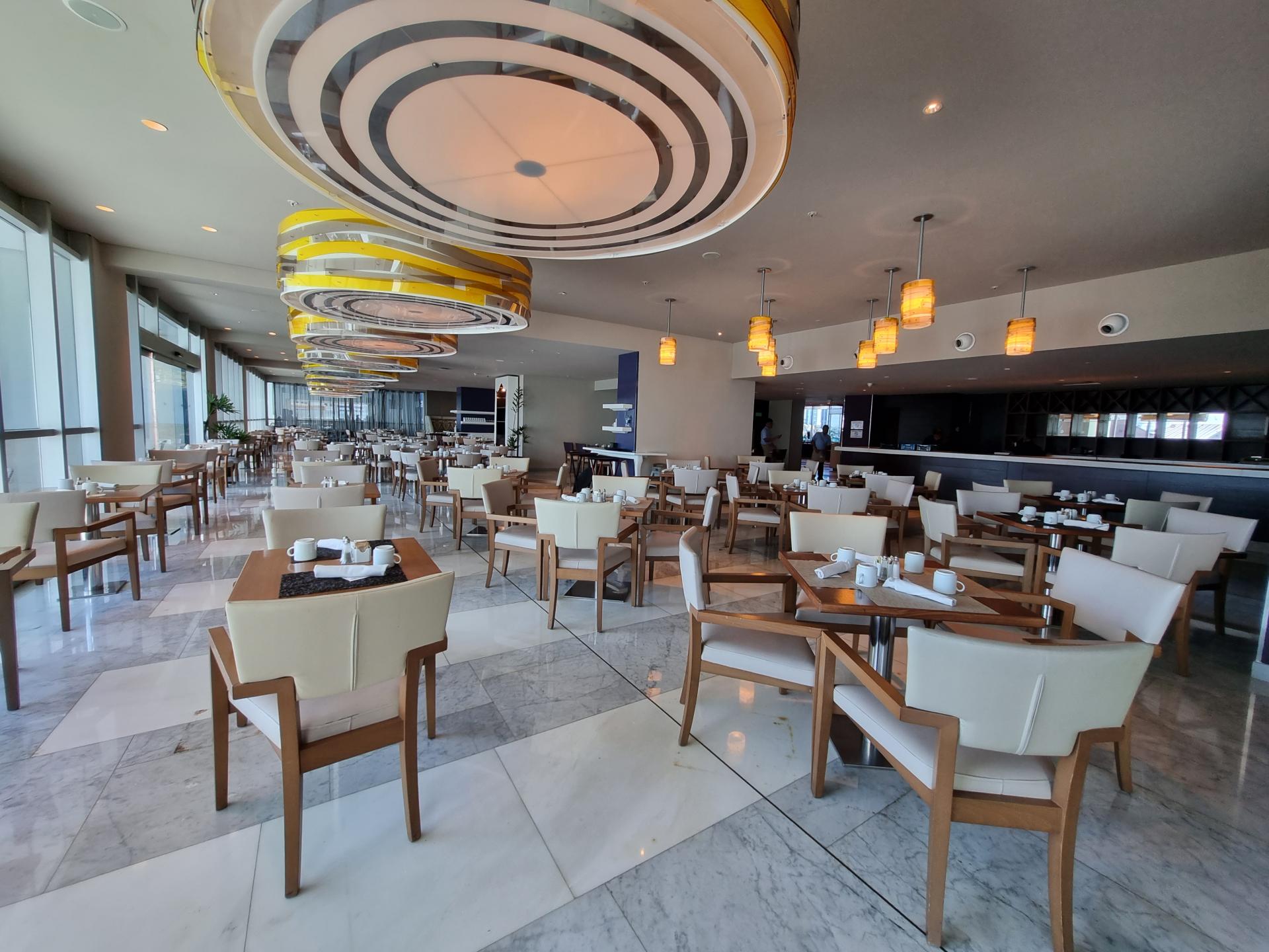 EN VENTA LUJOSA HABITACIÓN HOTELERA CON VISTA A LA CIUDAD