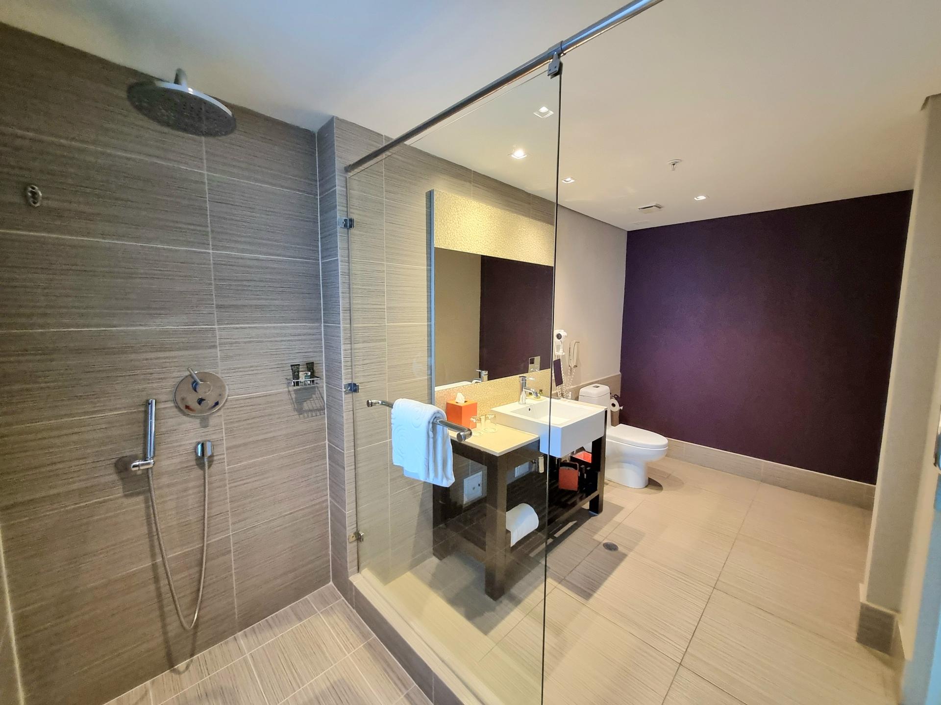 EN VENTA LUJOSA HABITACIÓN HOTELERA CON VISTA A LA CIUDAD