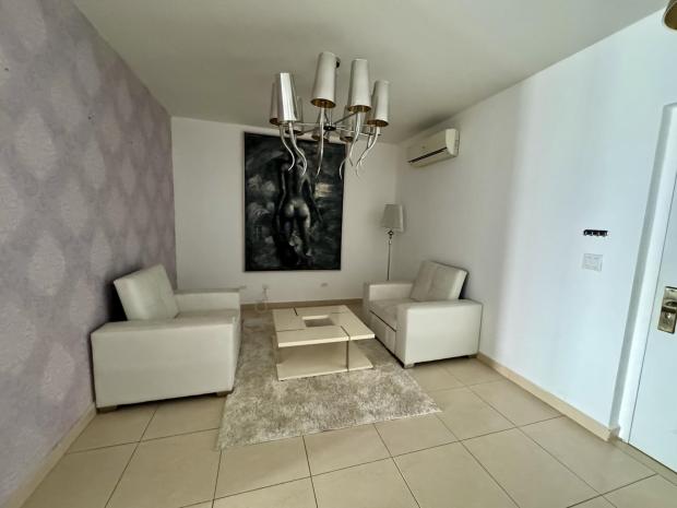 Appartement spectaculaire à White Tower, situé au cœur de Balboa Avenue.